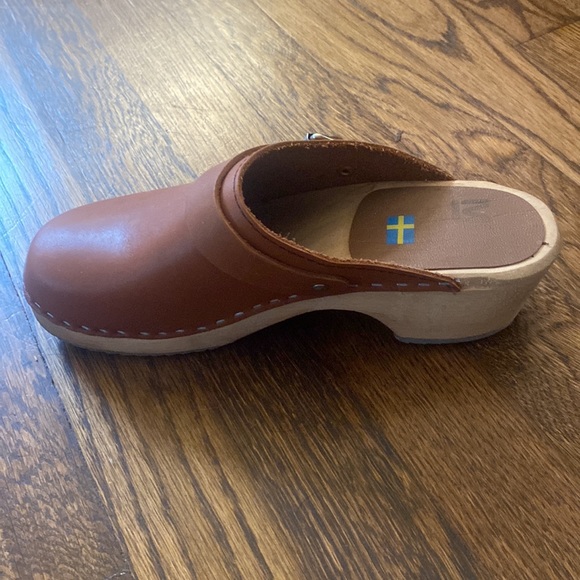 MIA Alma Buckle Clogs - Picture 4 of 7